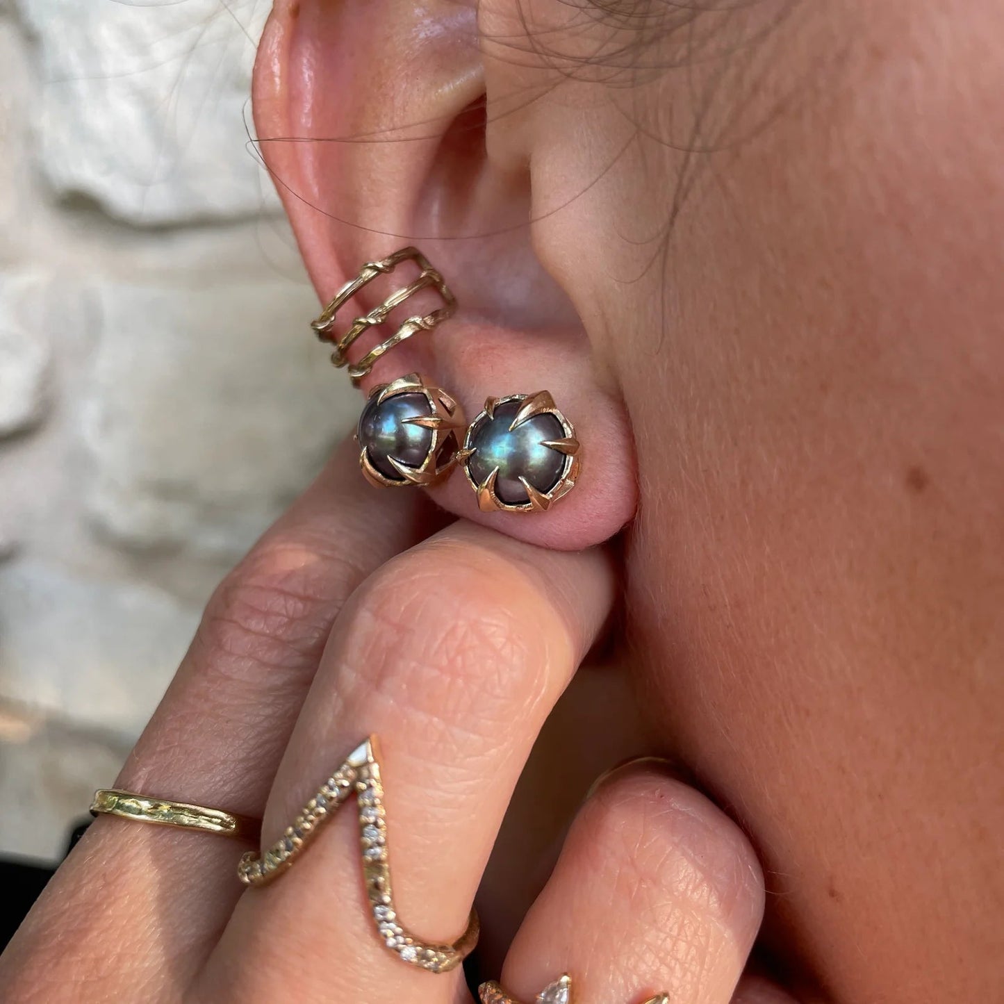 MYSTICAL CROWN STUDS, 8MM GREY PEARL 10KY
