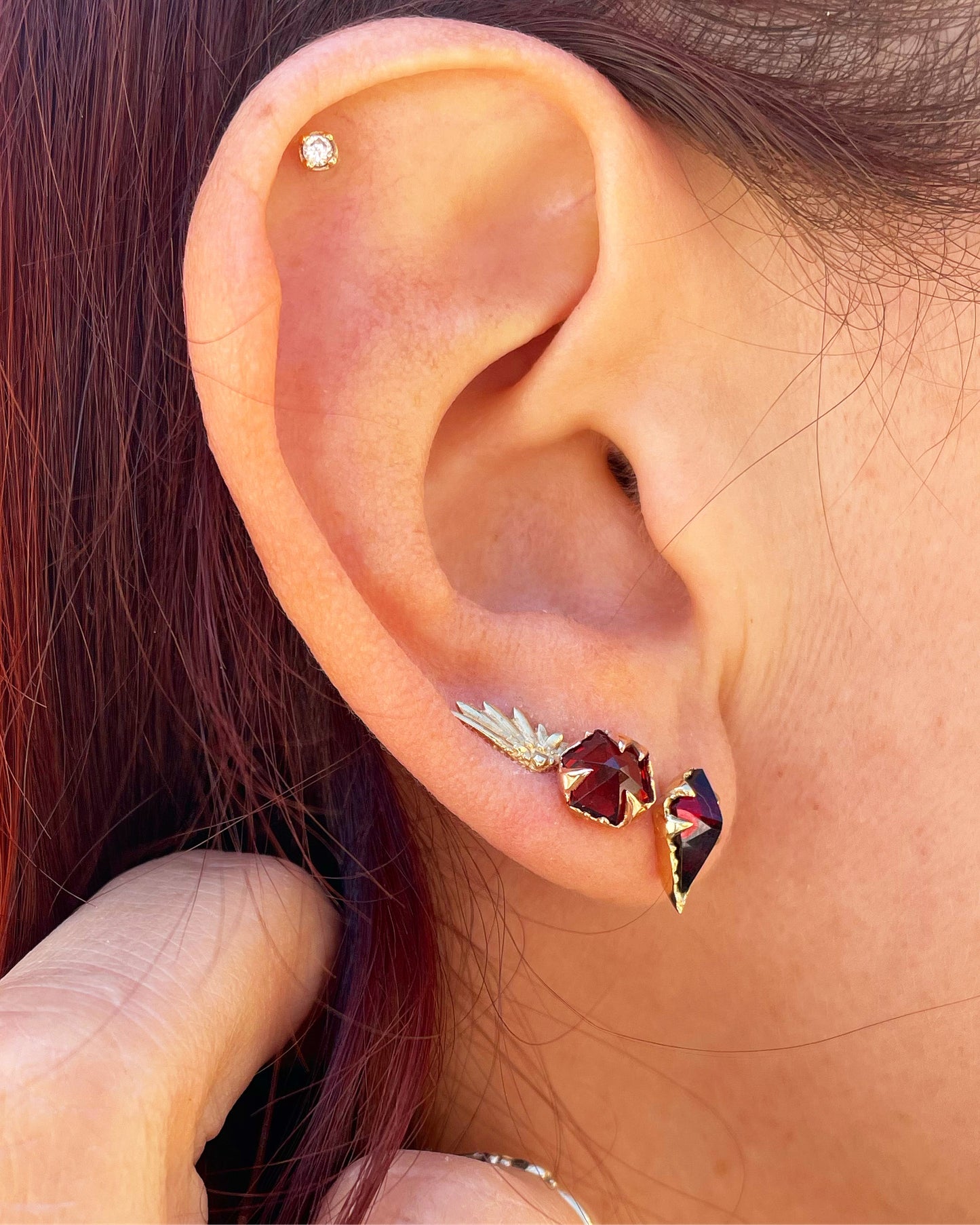 MYSTICAL DIAMOND-SHAPE STUDS, GARNET GOLD