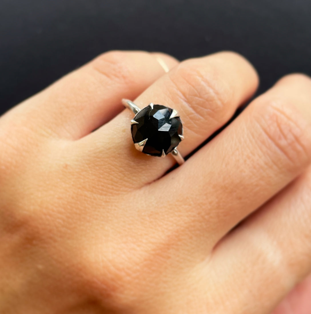 MYSTICAL CROWN SOLITAIRE, 10MM ONYX